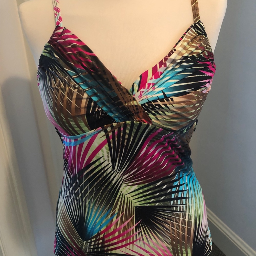 🇺🇸Kenneth Cole Tankini top only
